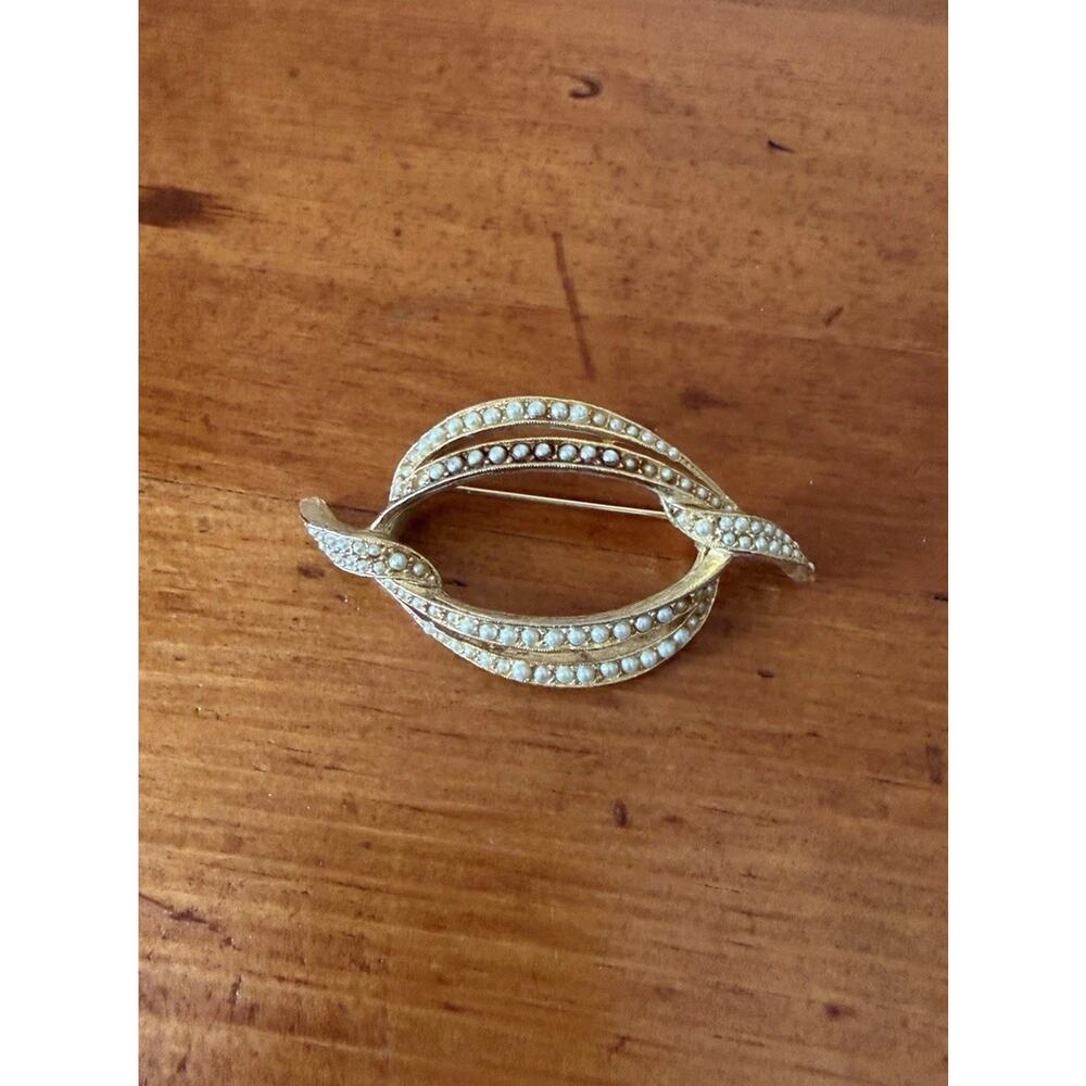 Vintage ART Gold Tone Ribbon Brooch Faux Pearl Swirl Pin Mid Century Jewelry